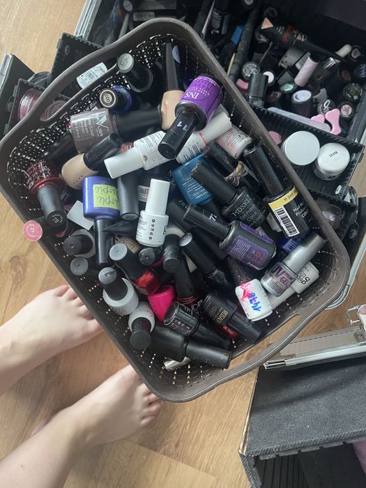 Kuferek z przyborami do paznokci