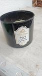 Swieczka zapachowa zapach drzenwny Wild Barn Mahogany Teakwood High In