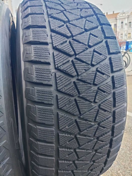 R20 275 55 шини зимові 24р Bridgestone Blizzak DM-V2