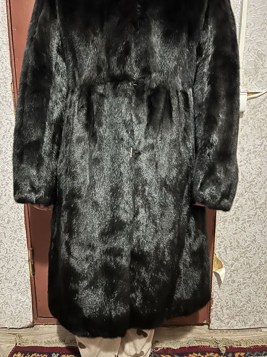 Продам норкову шубу