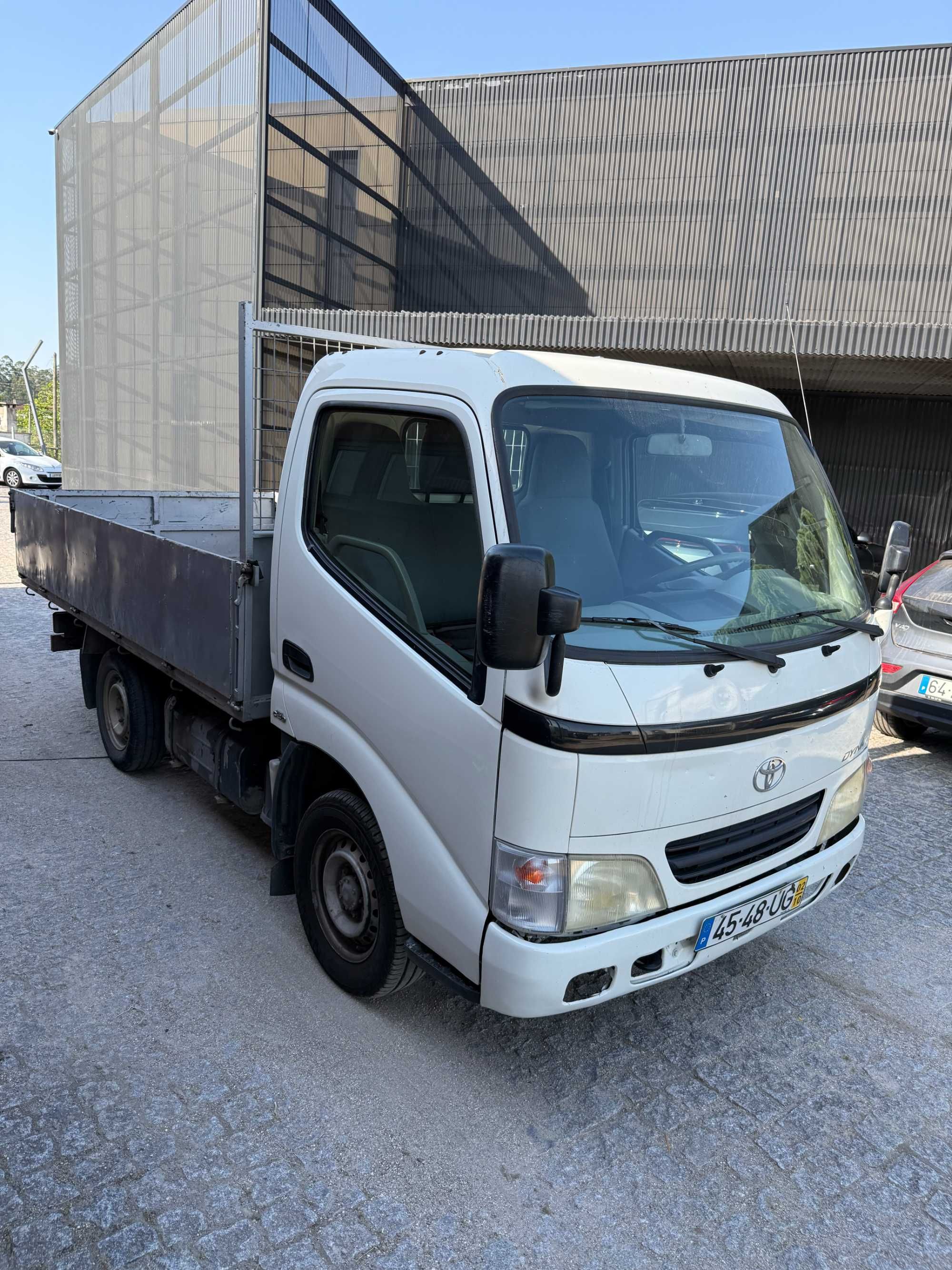 Toyota dyna caixa aberta