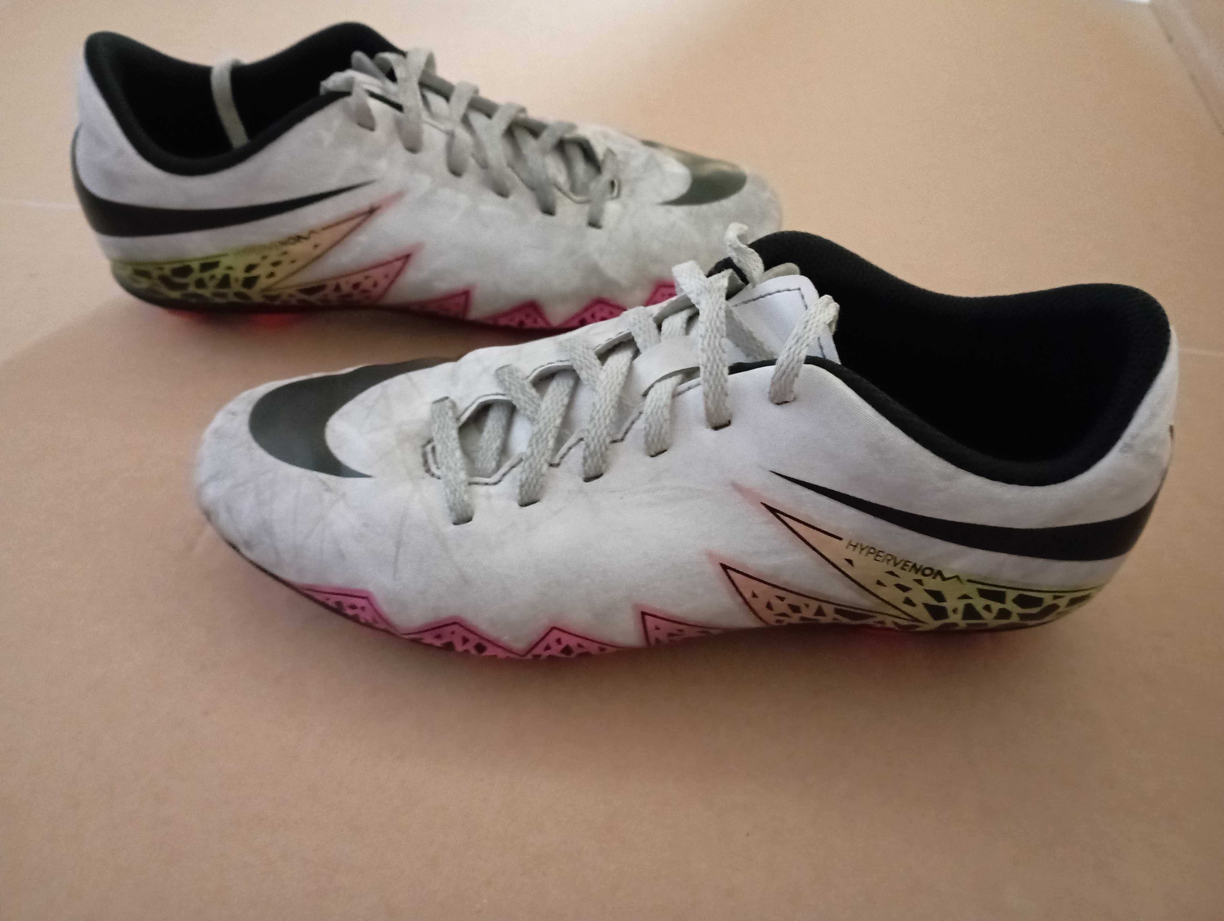 Chuteiras futebol Nike HyperVenom - Tamanho 37