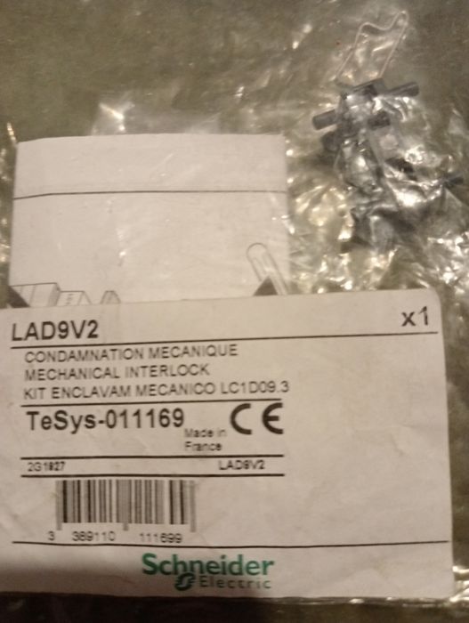 Комплект механической блокировки  LAD9V2  Schneider Electric