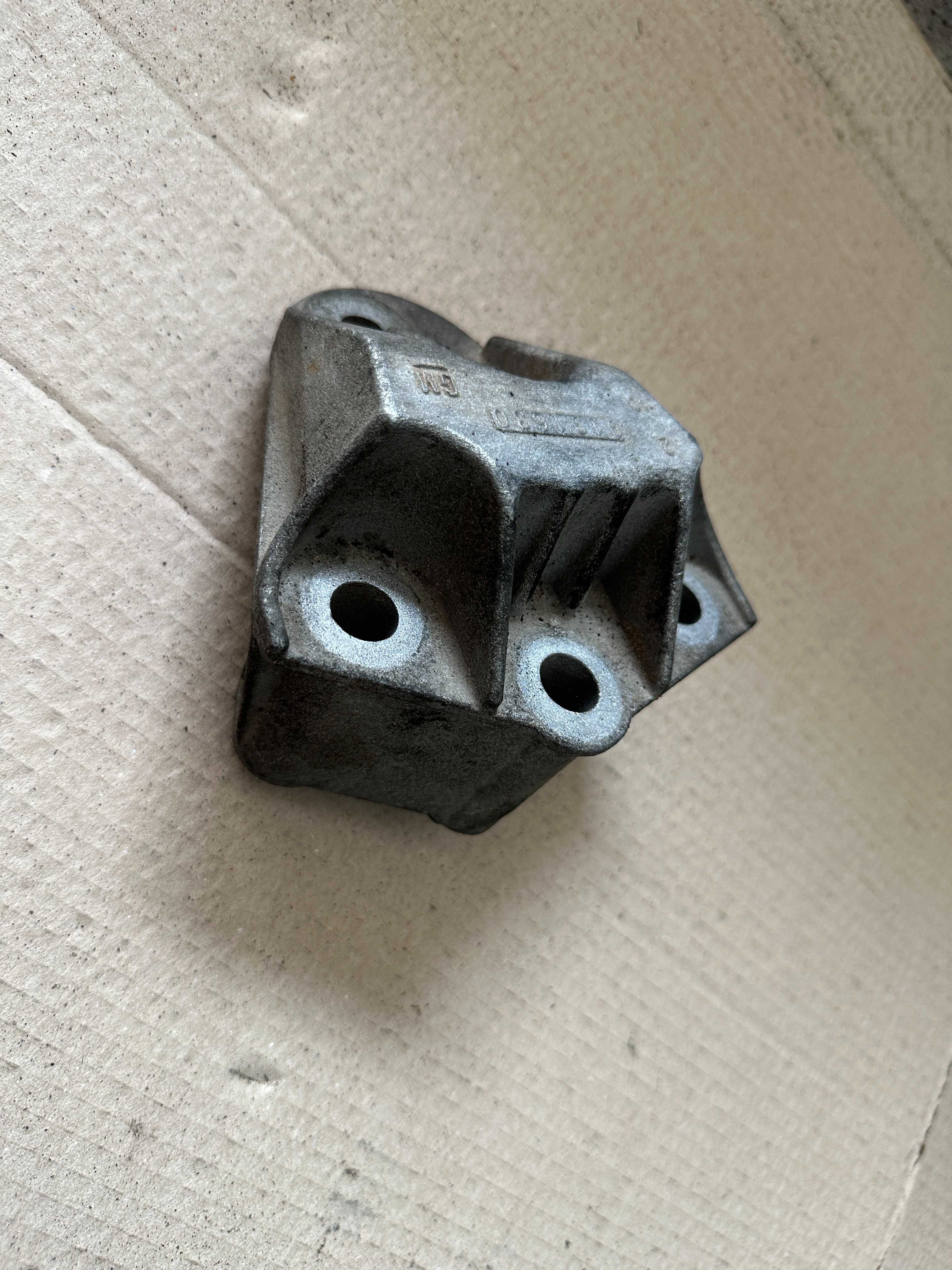 Кронштейн подушки двигателя правый Opel Vectra B 2.2 16V Z22SE 9191630