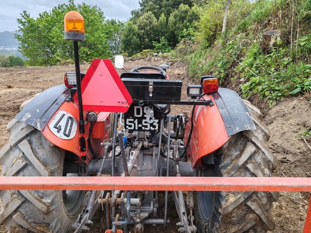 Trator Massey Ferguson 135 direção hidráulica e embraiagem dupla