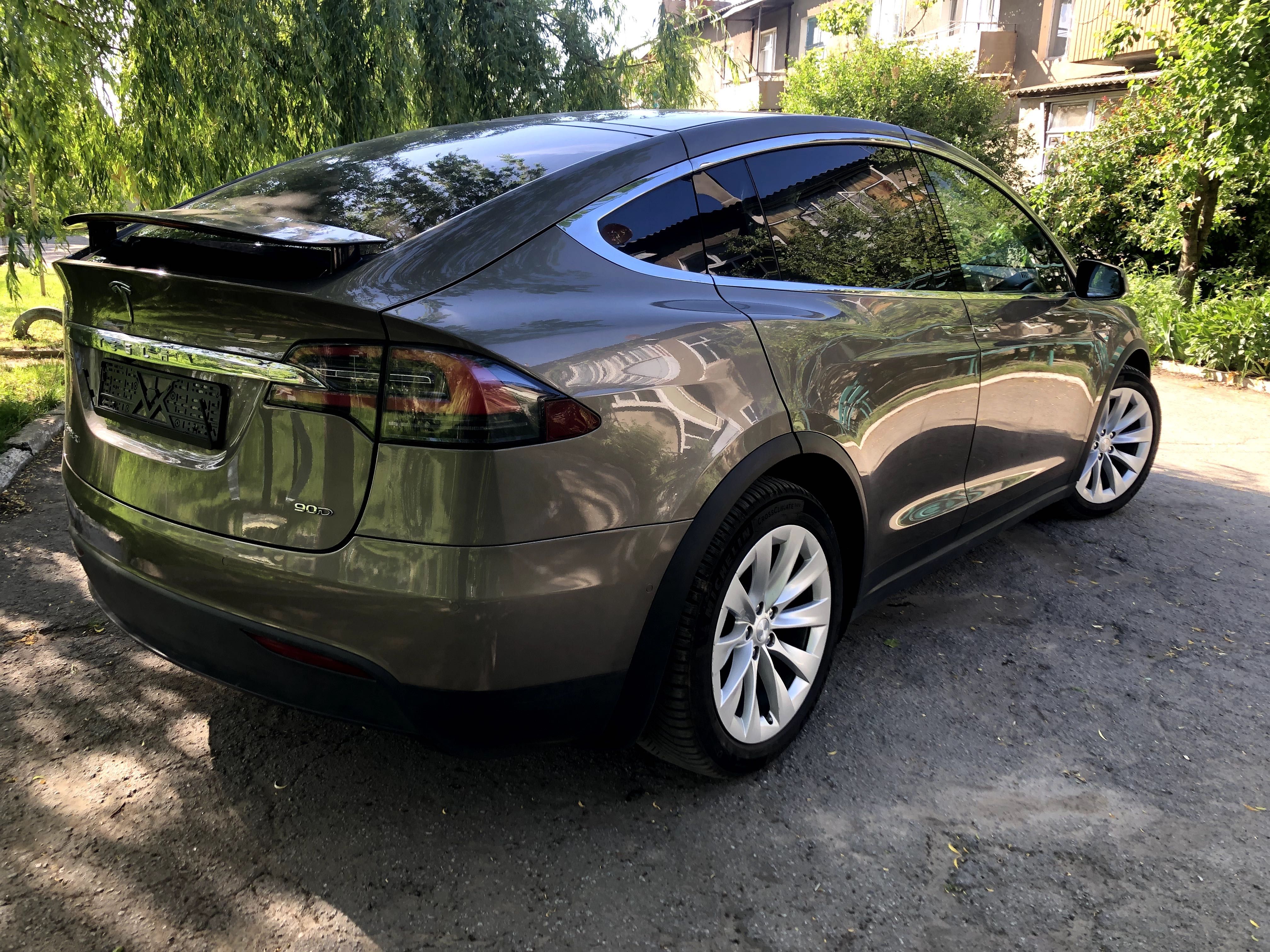 Tesla Model X 90D