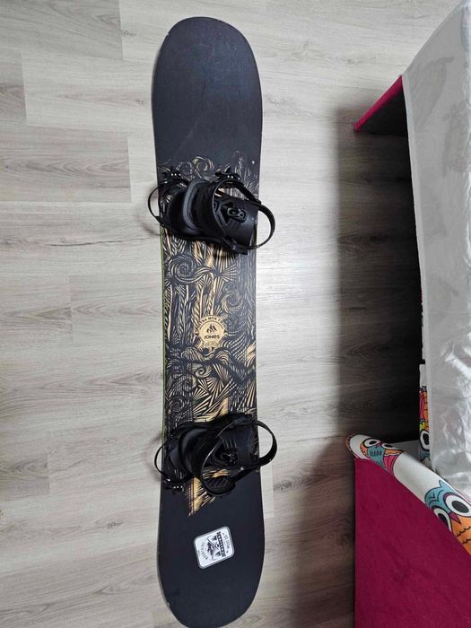 Deska snowboardowa jones