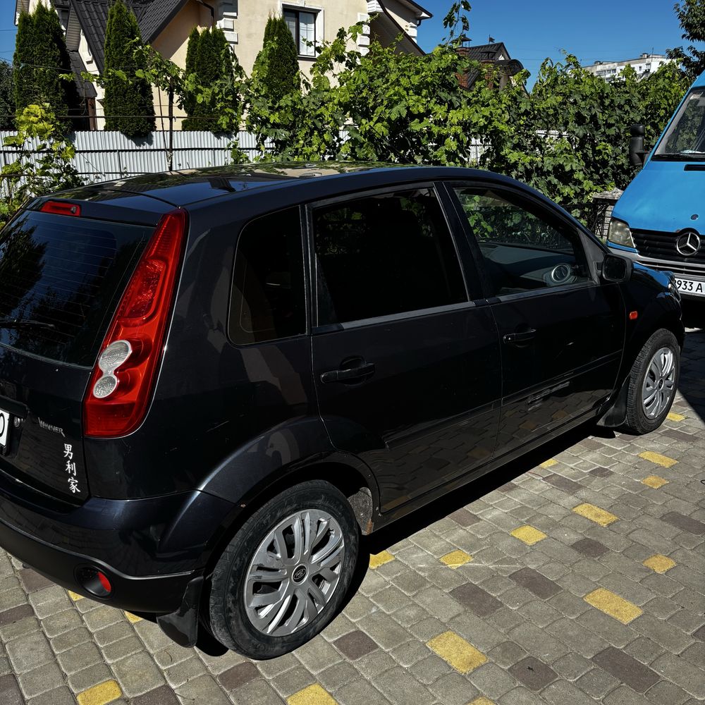 Продам авто Ford Fiesta 2007 1.4 бензин автомат робот