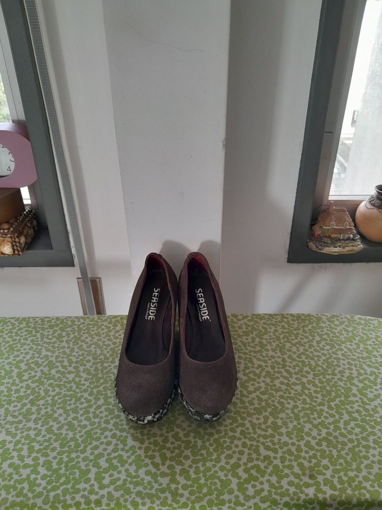 Vendo Sapatos de Senhora muito bonitos como novos