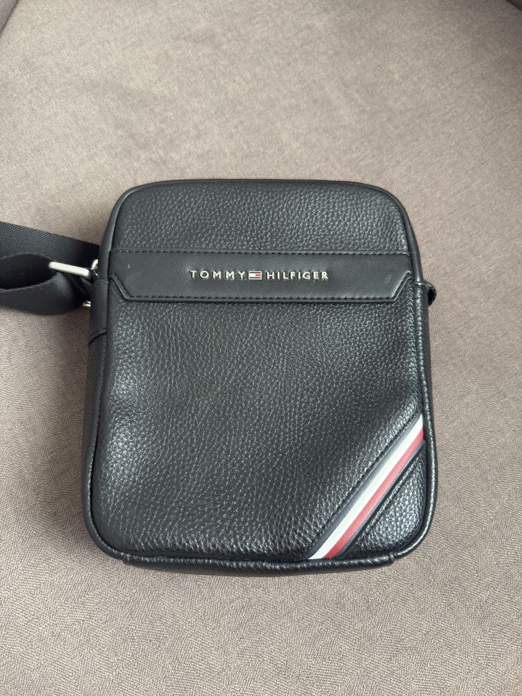 Bolsa TiraColo Tommy Hilfiger Semi-Nova