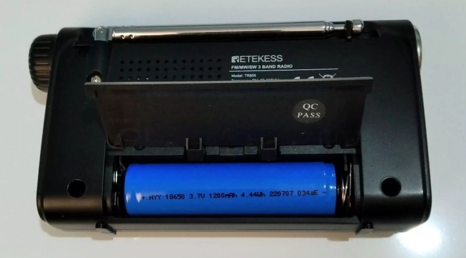 Портативное радио с фонариком Retekess TR605 на аккумуляторе