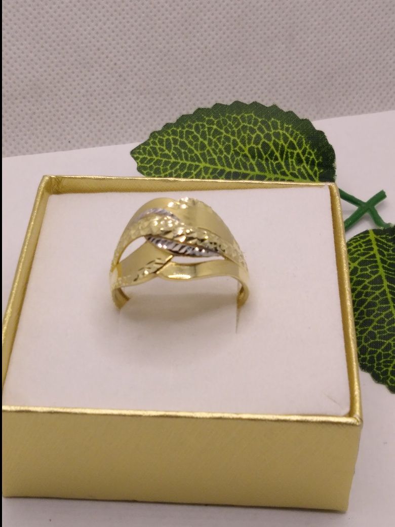 Złoty pierścionek ze szlifem, złoto 585 r. 30