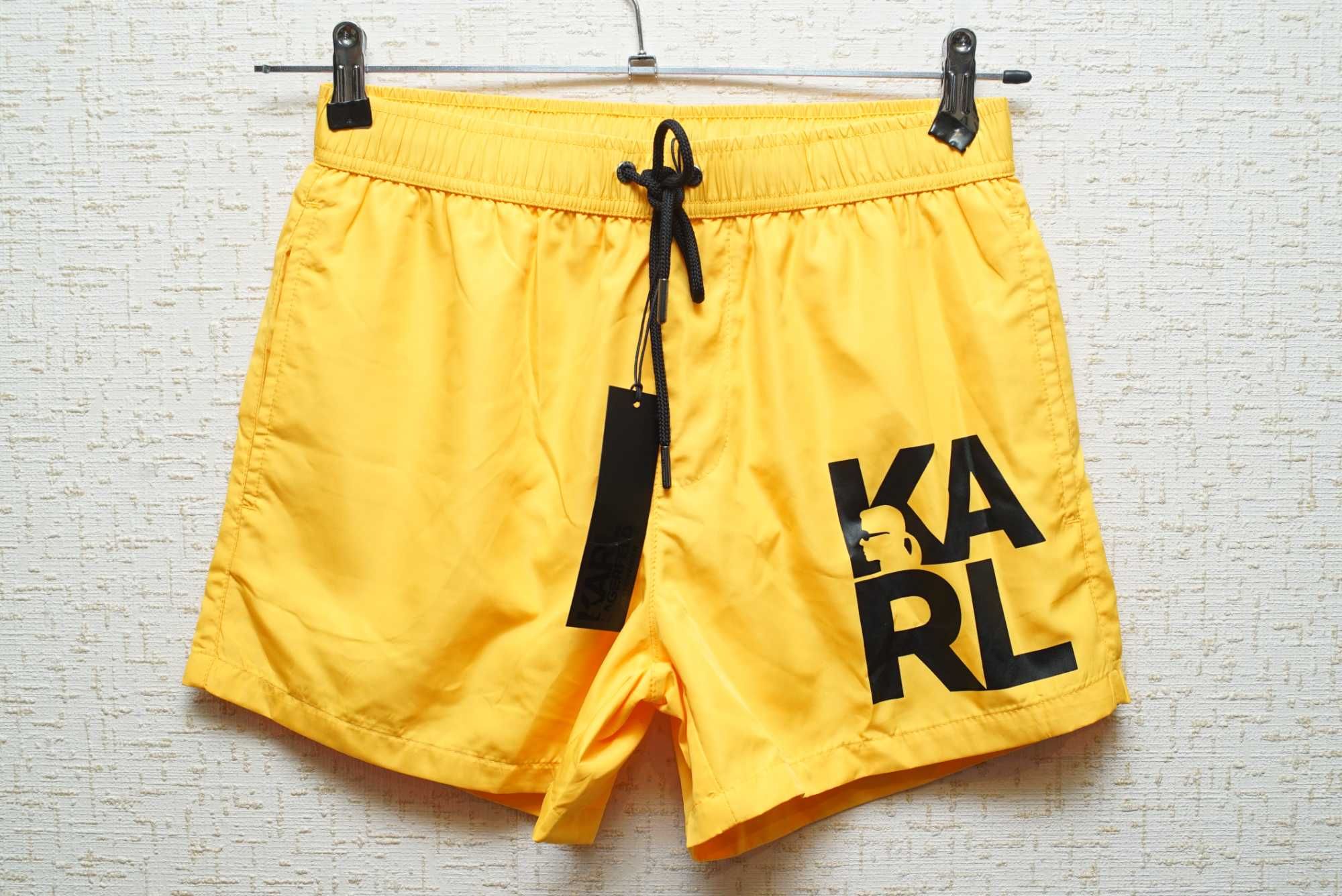 Мужские плавательные шорты KARL LAGERFELD желтого цвета.