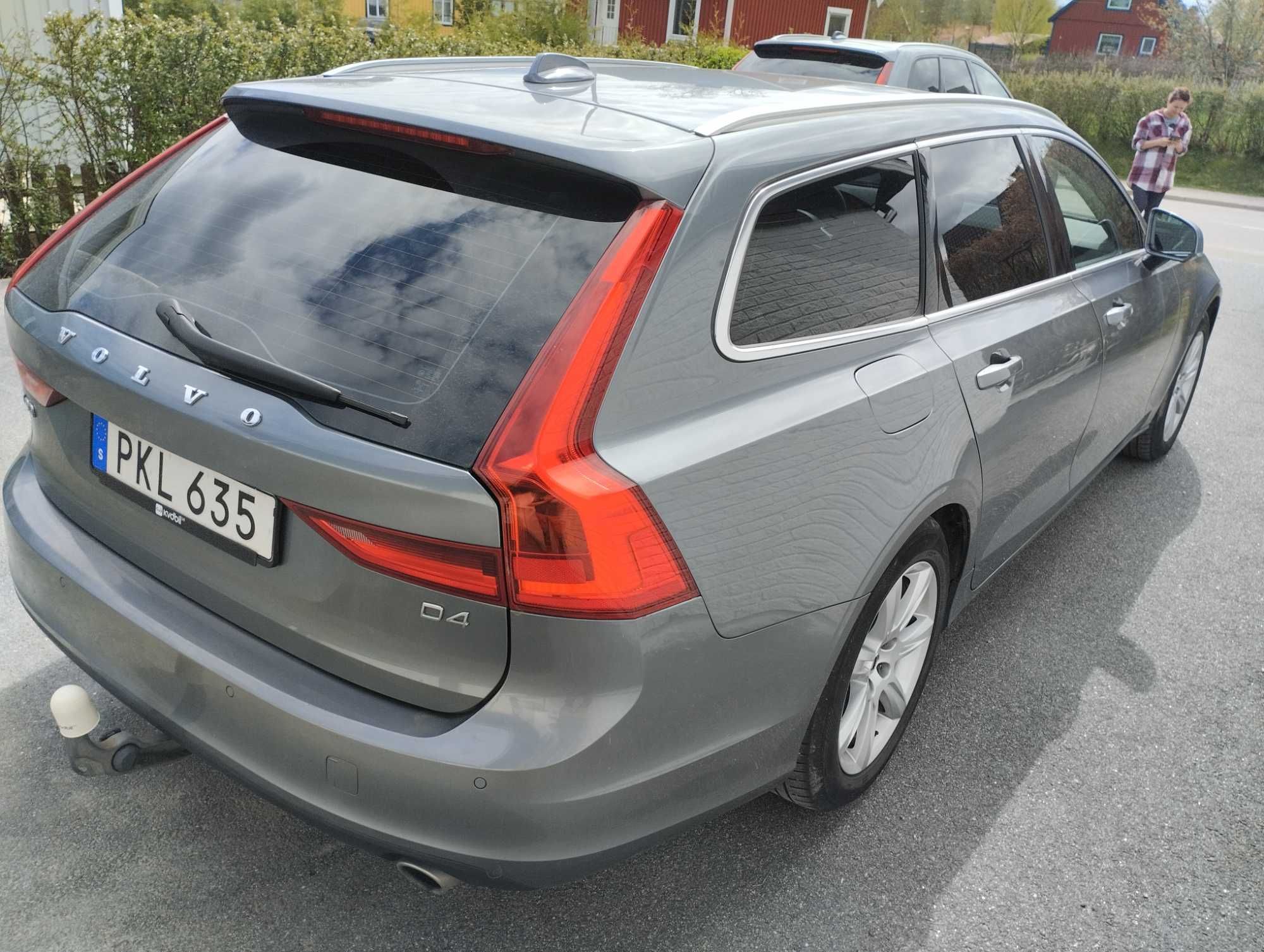 Samochód Volvo v90 Momentum