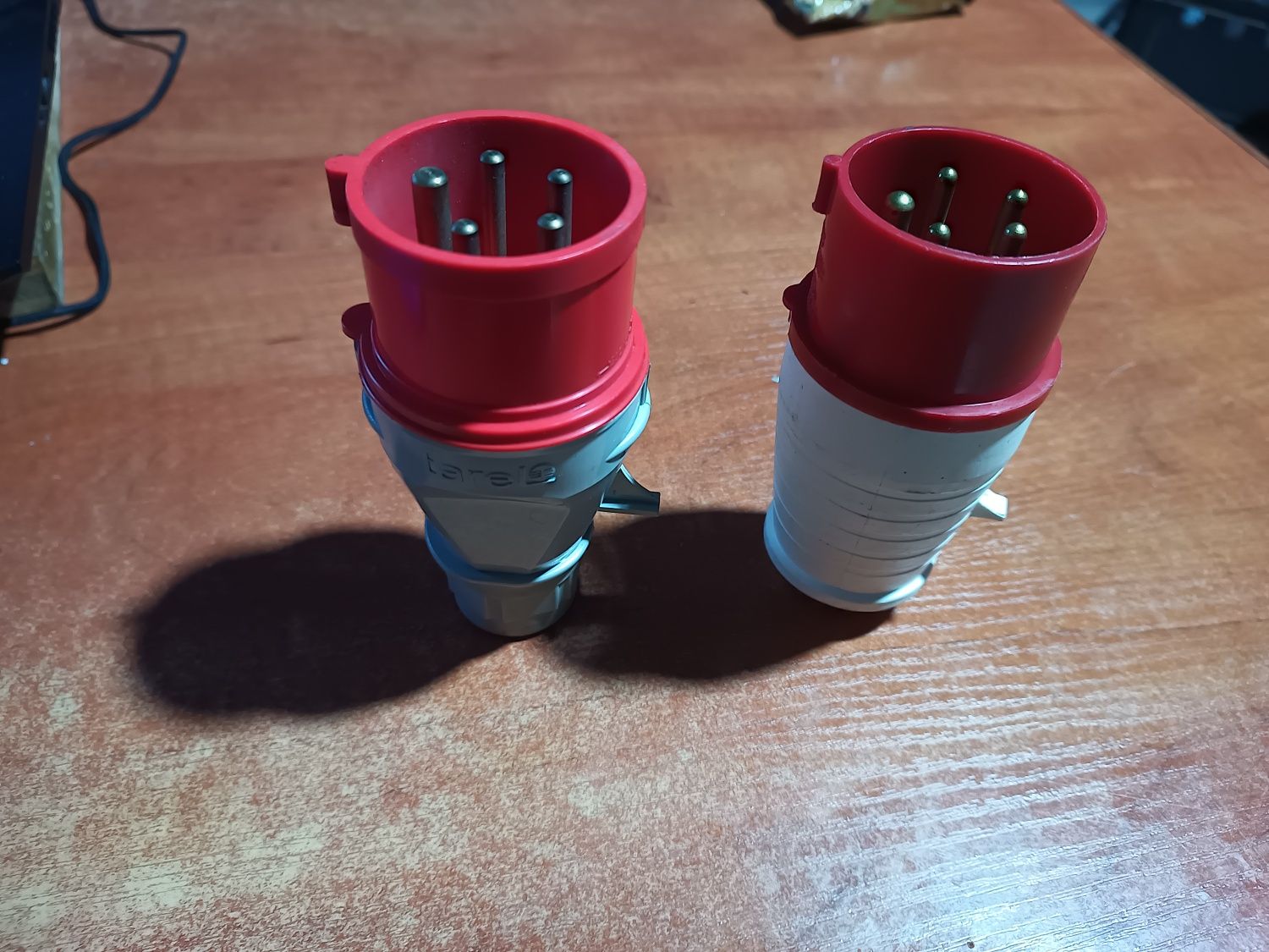 Wtyczka izolacyjna przenośna 16A 400V 3P+N+Z 2 szt