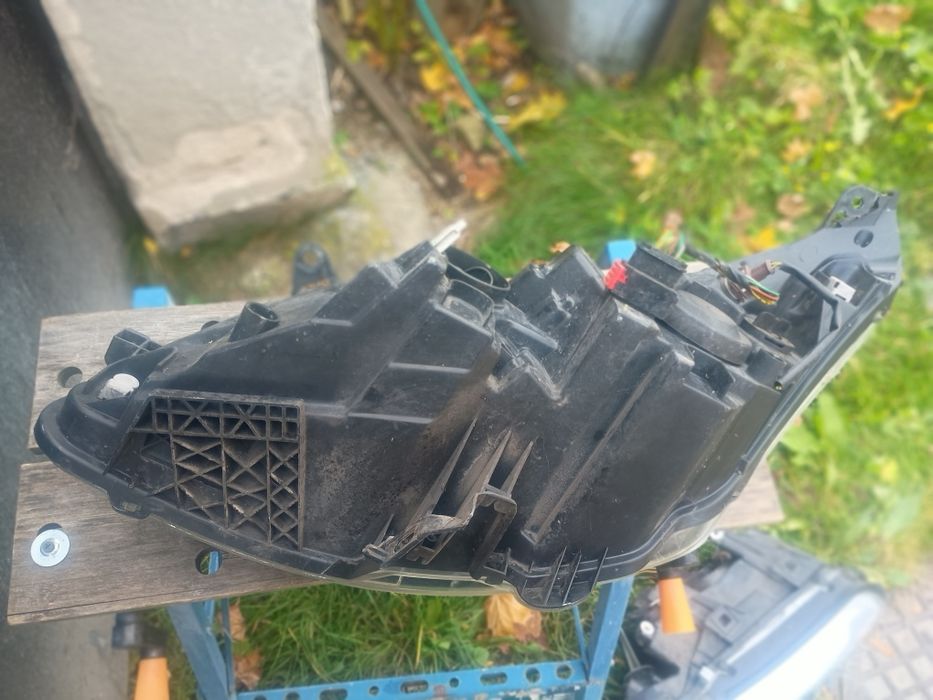 Citroen C4 lampa przednia prawa Valeo