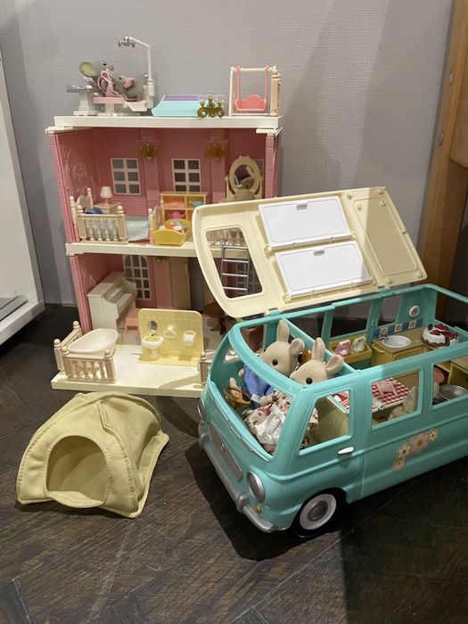 ляльковий будинок і фургон Sylvanian Families кукольный домик