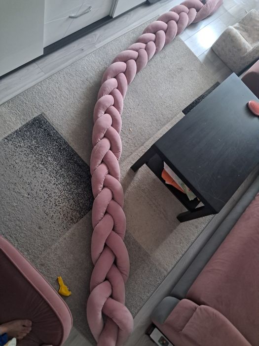 Warkocz do łóżeczka.