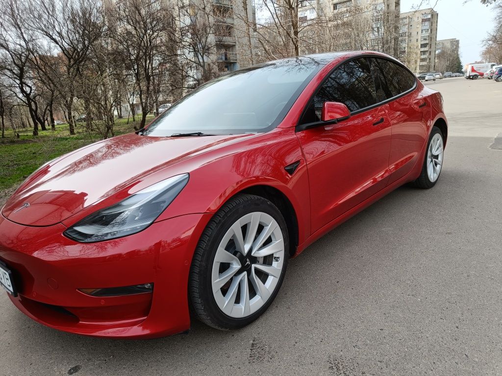 Tesla model 3 2022 рестайлінг
