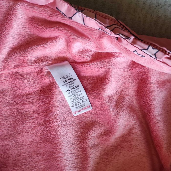 Różowy kombinezon zimowy firmy Next