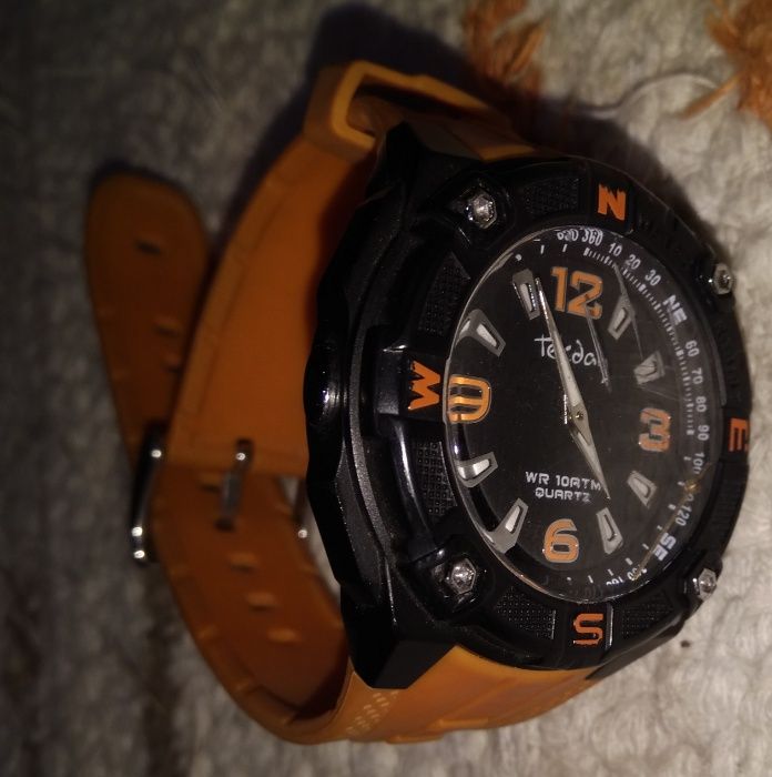 Relógio digital para menino, preto e laranja