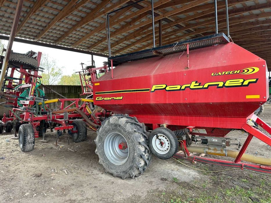 Зерновий посівний комплекс Партнер захватом 9 м