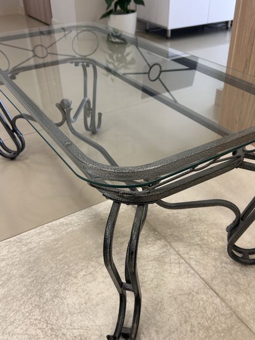 Скляний кований стіл