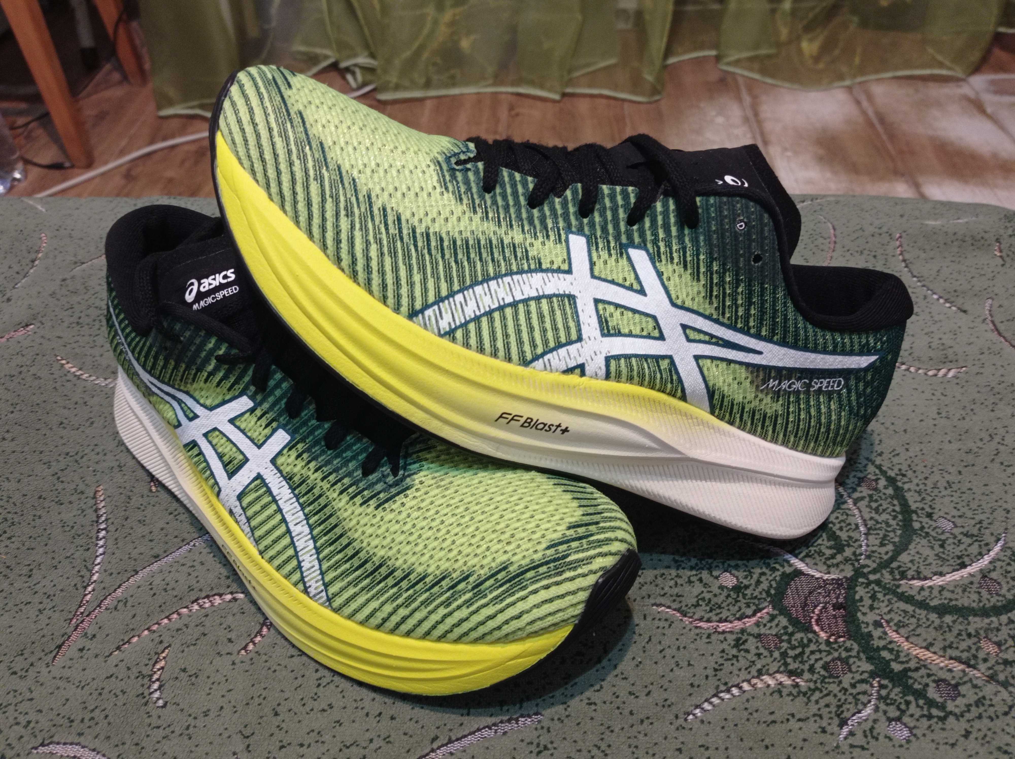 Кроссовки Asics Magic Speed (оригинал)фирменные размер-42 стелька-27см