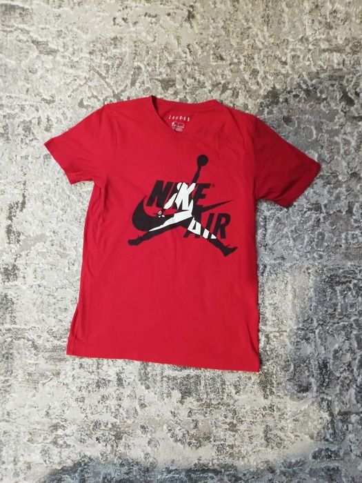 Червона футболка для хлопця