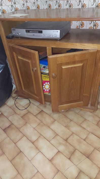 Mesa de refeição e móvel de TV