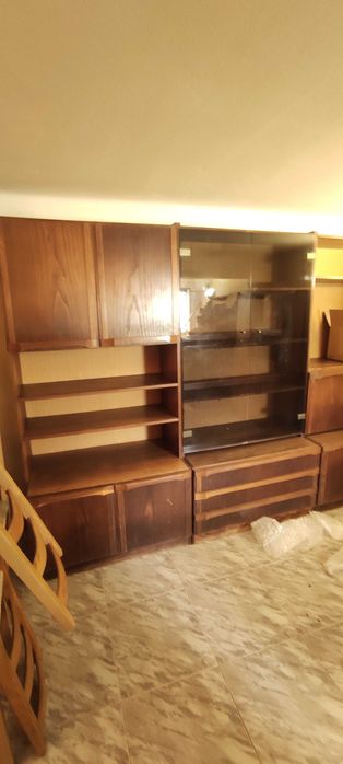 OFEREÇO: Móvel de Sala, Estante e Vitrine – Necessita de Transporte