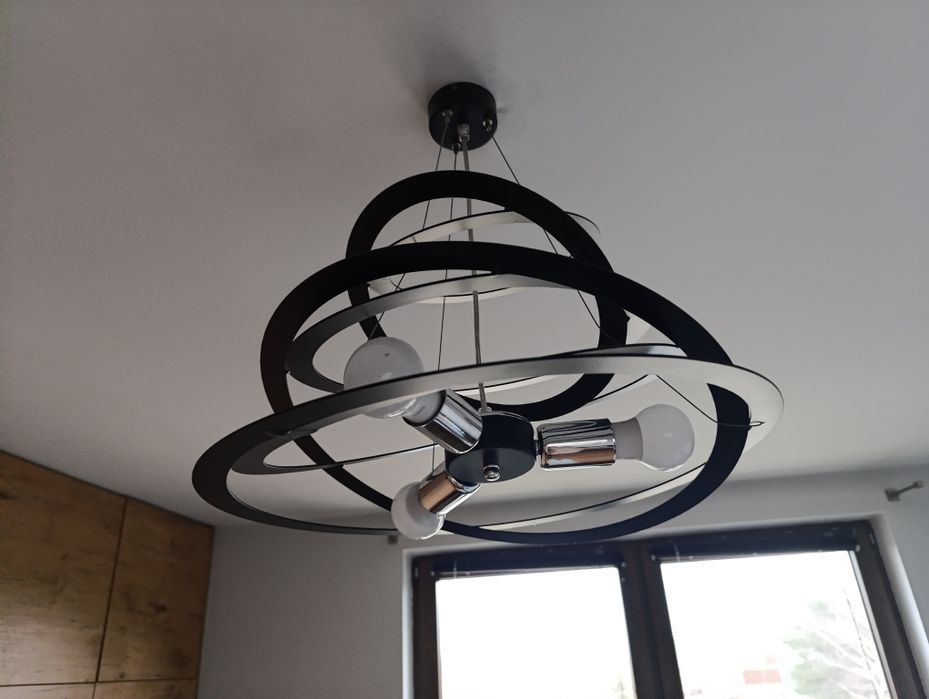 Żyrandol czarny  metal