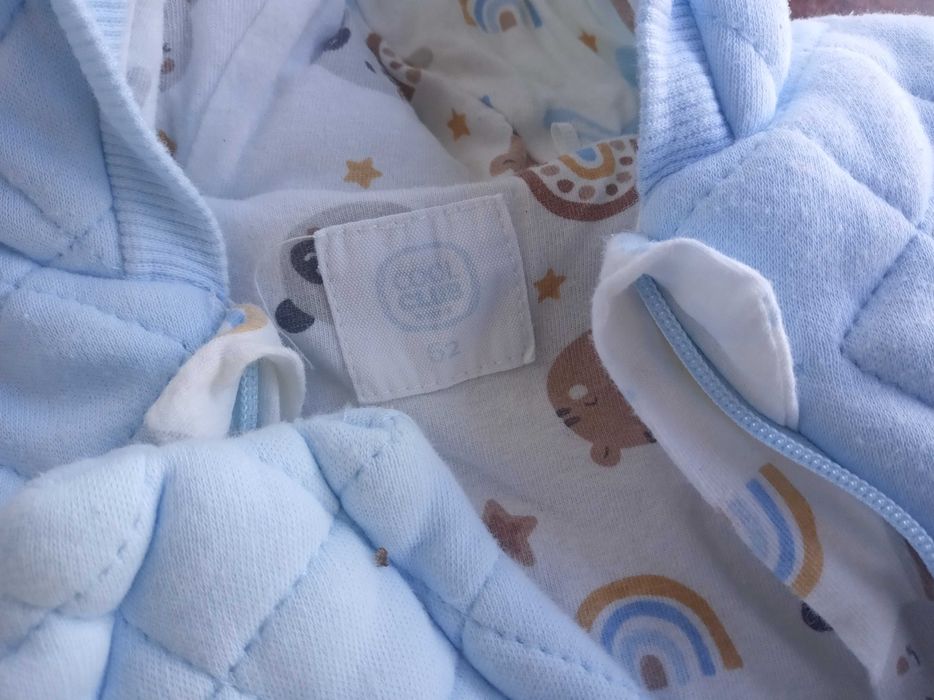 Błękitny kombinezon zimowy dla niemowlaka 62