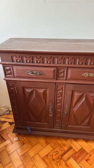 Movel artesanal em madeira