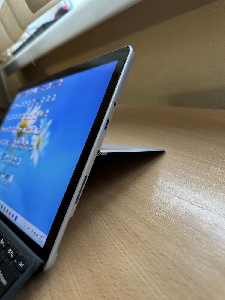 Microsoft Surface Go 2 /8GB Ram/128 GB/Core M3/