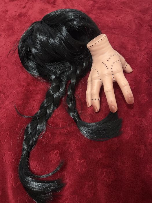 Рука і перука венздей