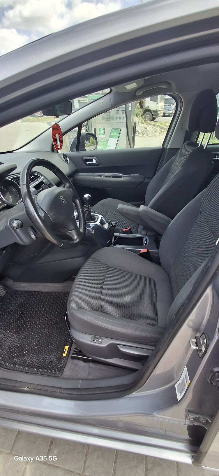 Продам Peugeot 5008 1,6 дизель МКПП.