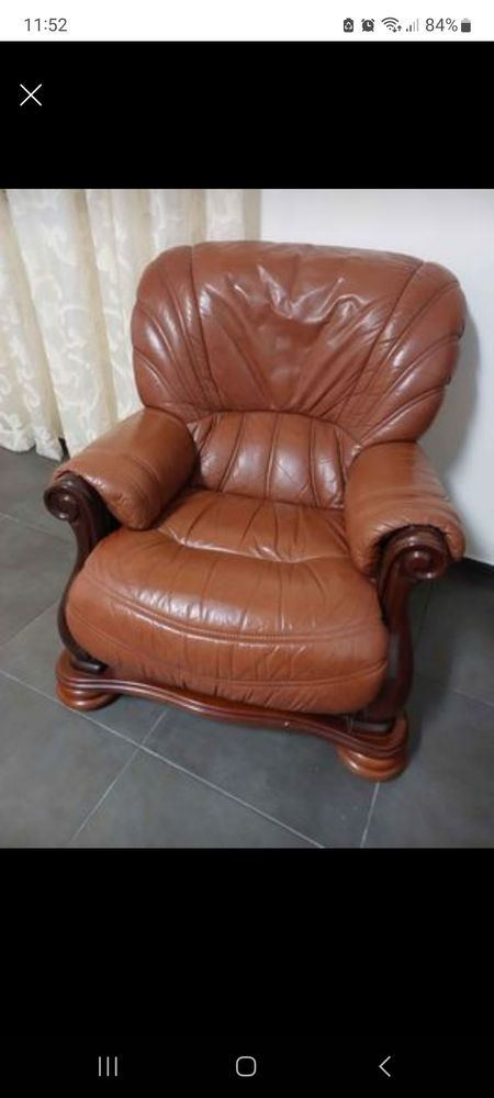 Conjunto de tres sofas em pele