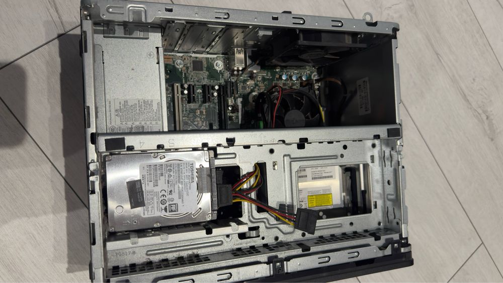 Komputer HP Prodesk 600 G3, monitor HP VH22