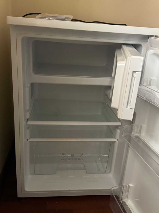 Frigorífico Pequeno ELECTRONIA (Como Novo) - AutoDefrost