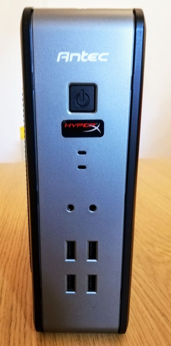 Mini computador de secretária ou Media Center