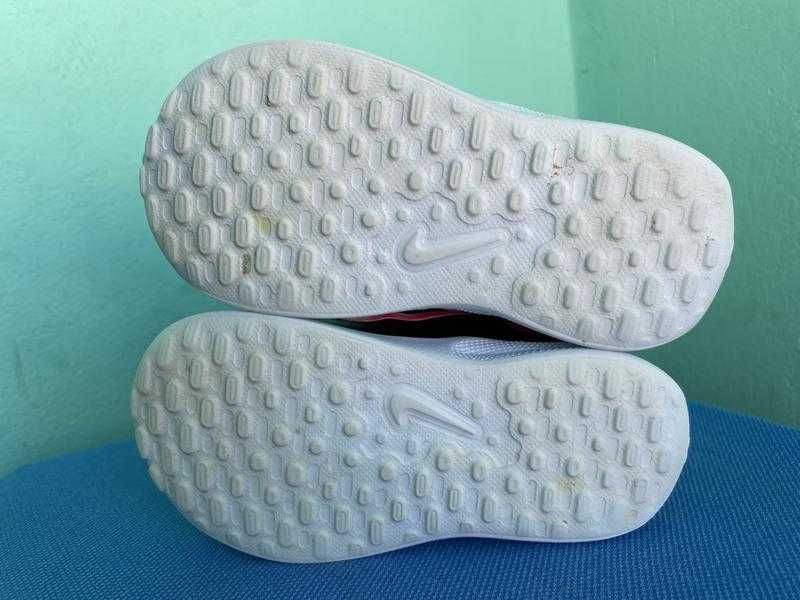 Кросівки Nike Revolution 7