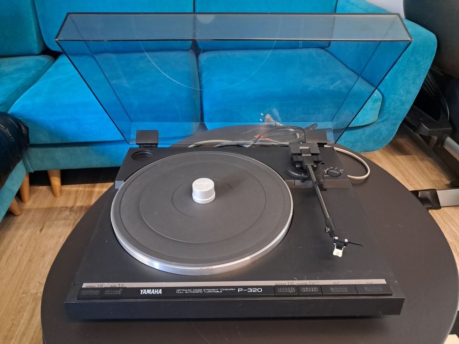 Gramofon Yamaha P 320