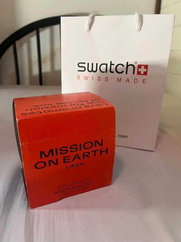 Lava Edition SO33O100 – Omega Swatch Magmowy Design
