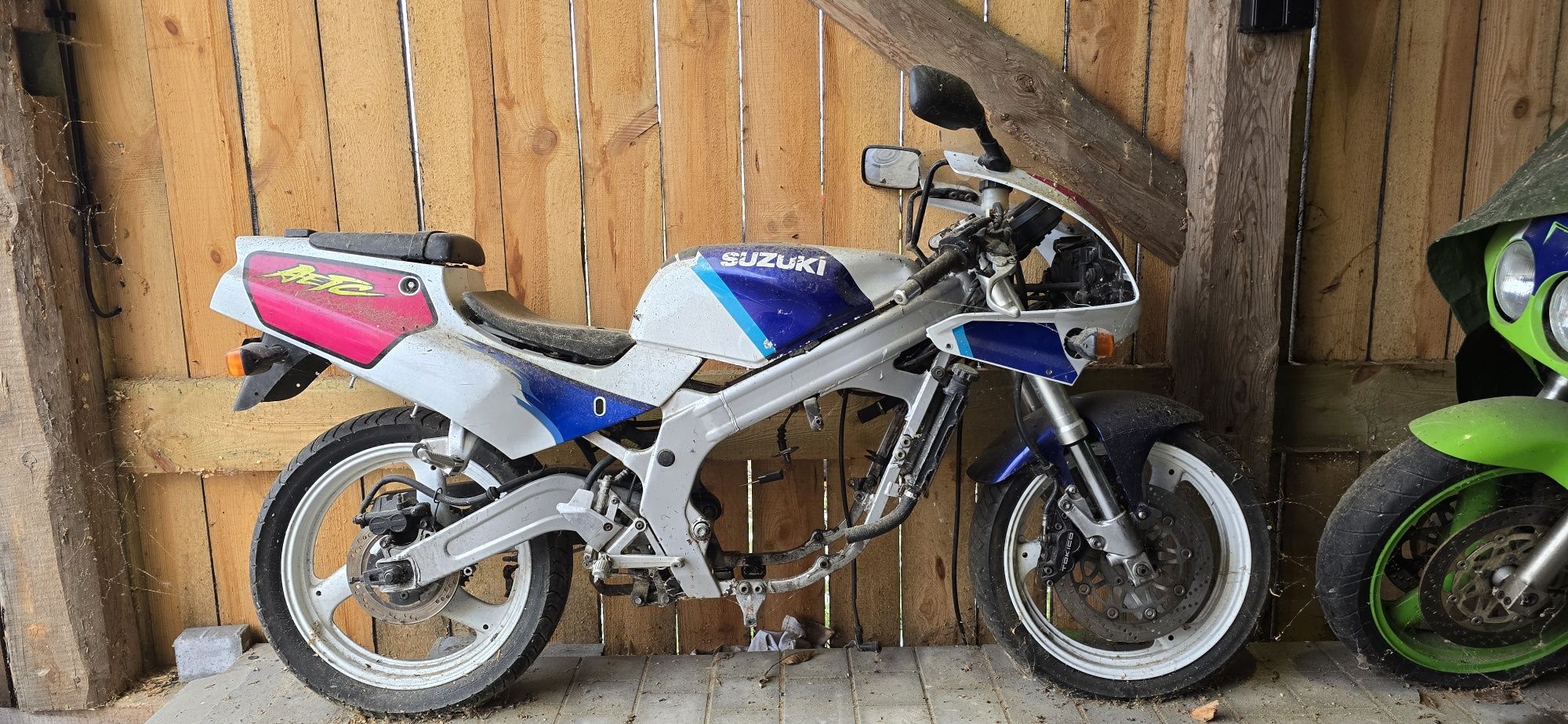 Suzuki rg 125 f projekt