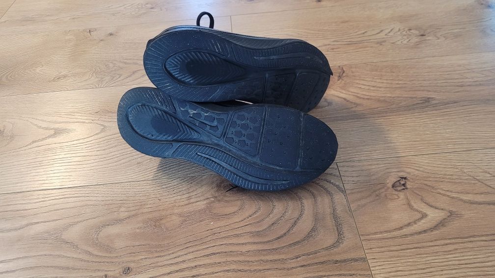 Buty Nike młodzieżowe czarne r. 35,5 skórzane