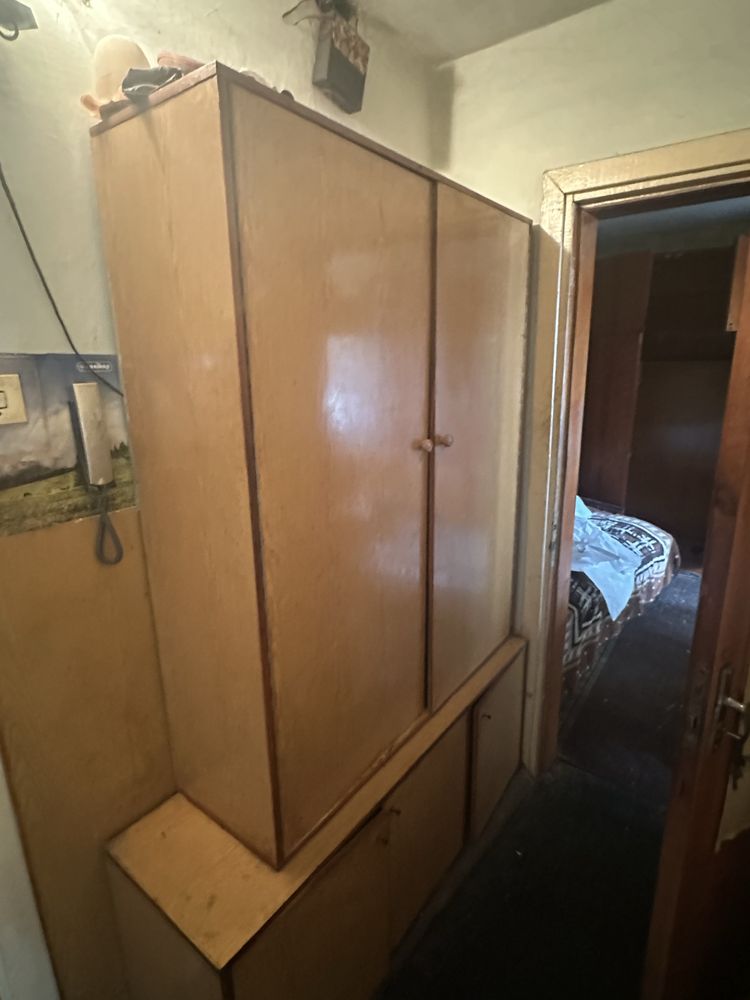 безкоштовно шафи і стіл