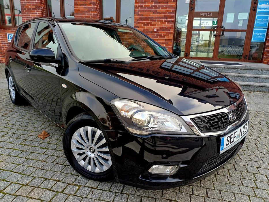 Piękna Bezwypadek Kia Ceed Lift 1.6 Benz 2012 Rok . 5 Dzwi