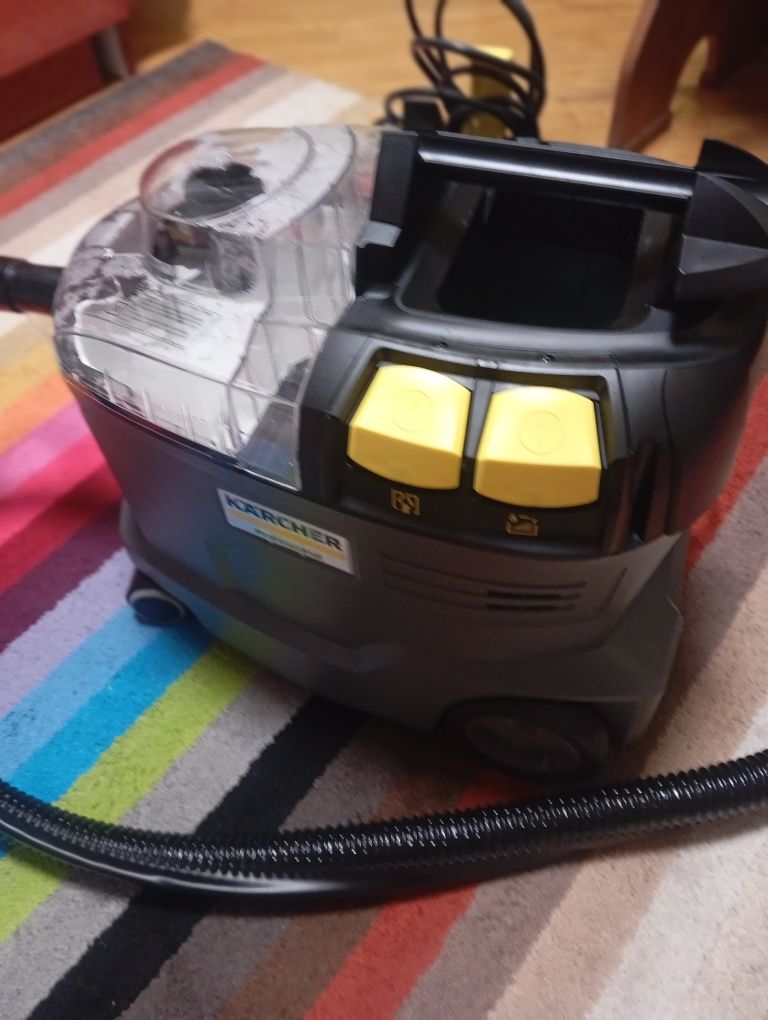 Оренда прокат миючого пилососу екстрактора Karcher puzzi8/1