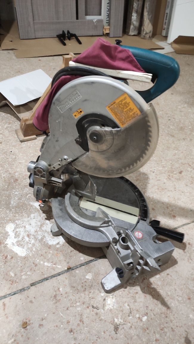 Makita LS1040 пила торцовочная